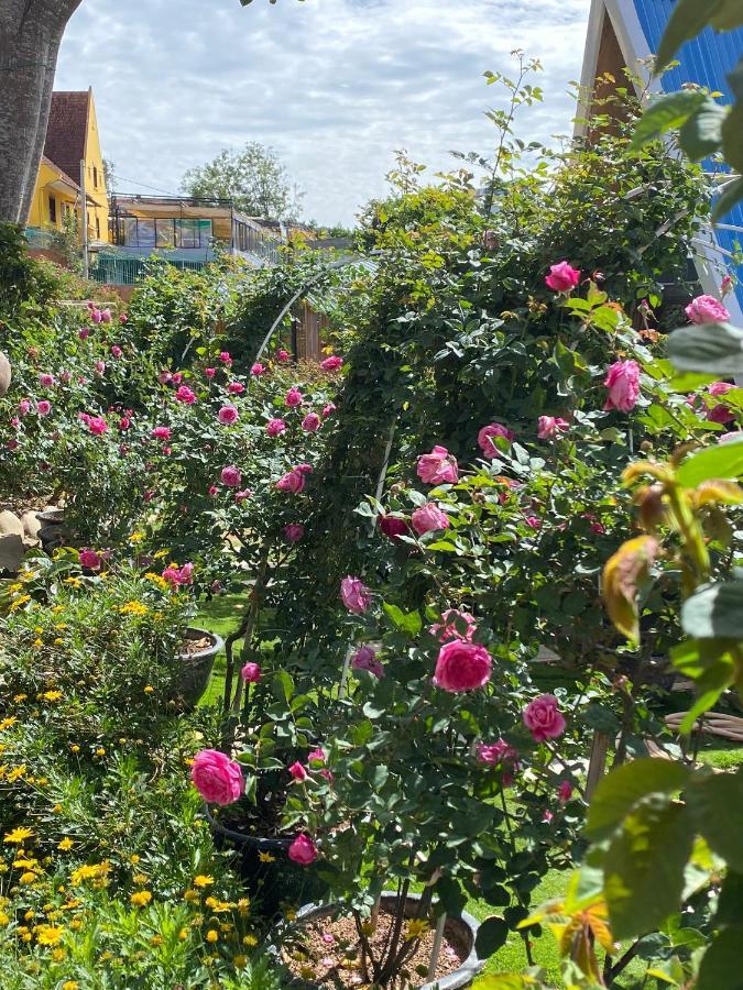 Homestay Khu Vuon Hoang Gia Dalat Exteriör bild