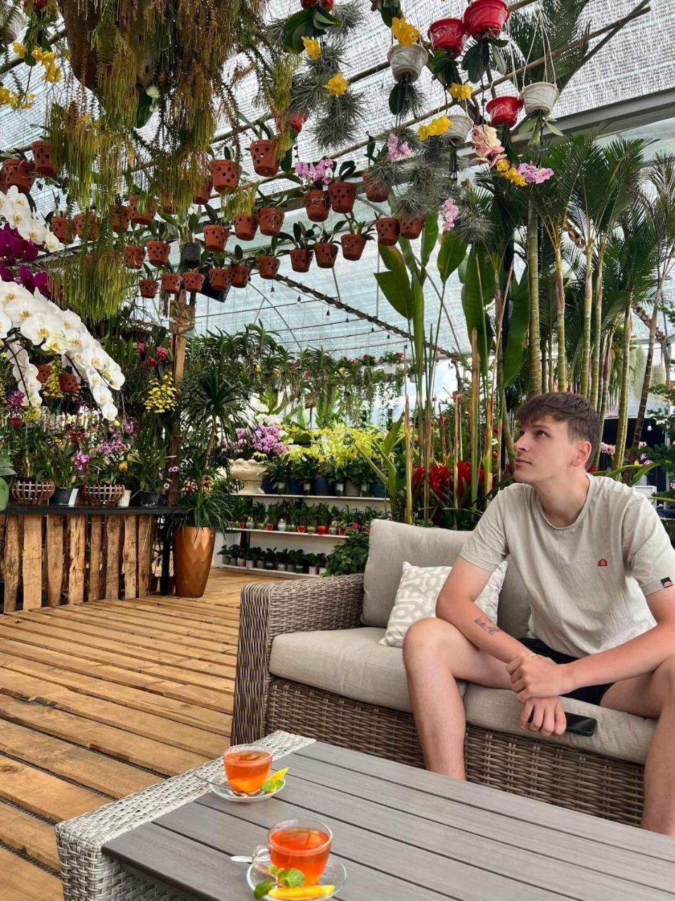 Homestay Khu Vuon Hoang Gia Dalat Exteriör bild